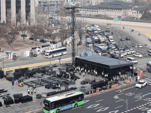 Changes at Gwanghwamun Plaza from D-5 to the day of the BTS performance AJP Yoo Na-hyun