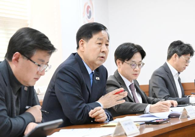 구윤철 부총리 겸 재정경제부 장관이 3월 22일 서울 종로구 정부서울청사에서 중동상황에 따른 고유가 대응 관계장관 간담회 주재하고 있다 사진재정경제부