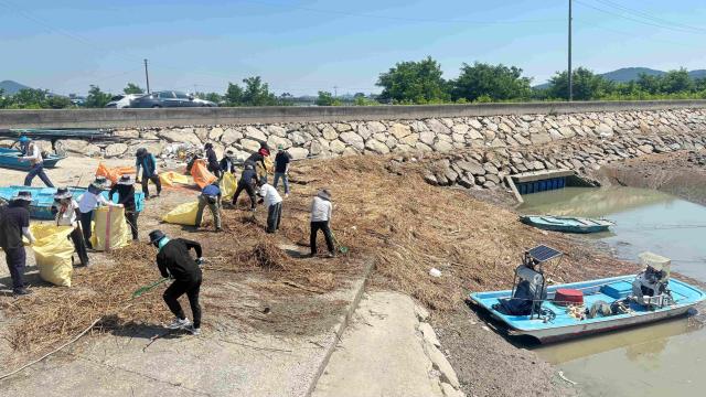 해양쓰레기 수거 모습사진전남도
