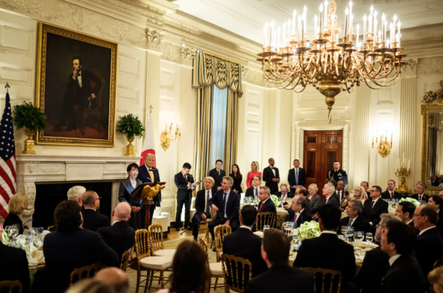 지난 19일현지시간 백악관에 있는 만찬장에서 공동 기자회견을 하고 있는 도널드 트럼프 미국 대통령과 다카이치 사나에 일본 총리사진백악관 홈페이지 