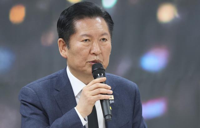 정청래 더불어민주당 대표가 23일 경남 김해시 진영읍 강금원기념봉하연수원 강연장에서 열린 현장 최고위원회의에서 발언하고 있다 사진연합뉴스