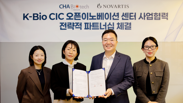 From left, CHA Bio Group Global BD Division officials Heo Young-jin and Yang Eun-young, and Novartis Korea officials Kim Won-pil and Baek Da-som