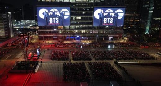 Show diễn của BTS tại Gwanghwamun giúp ngành bán lẻ Hàn Quốc hốt bạc