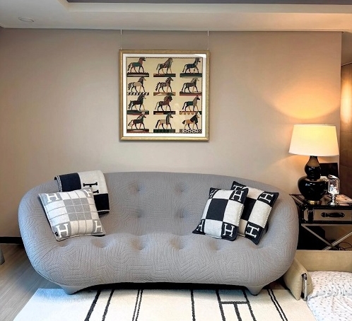 명품은 보관이 아니라 전시…‘스카프 액자’ 뜬다 사진페어리스타