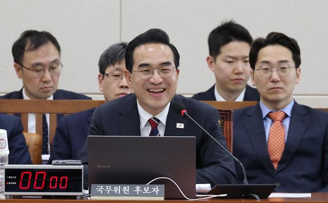 박홍근 기획예산처 장관 후보자가 23일 국회 재정경제기획위원회에서 열린 인사청문회에서 미소 짓고 있다 사진연합뉴스