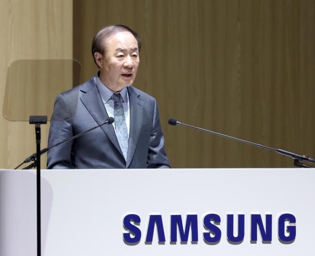 Samsung Electronics and union reopen talks, strike risk lingers