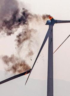 영덕 풍력발전기 수리 중 화재…근로자 3명 사망