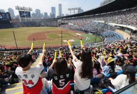 KBO League draws record preseason crowds, fueling 10 million-fan expectations
