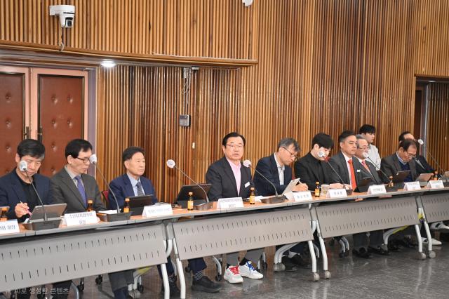 24일 오전 개최된 제15회 시민참여 주간회의에서 이현재 하남시장이 참석한 시민들에게 인사말을 전하고 있다 사진하남시