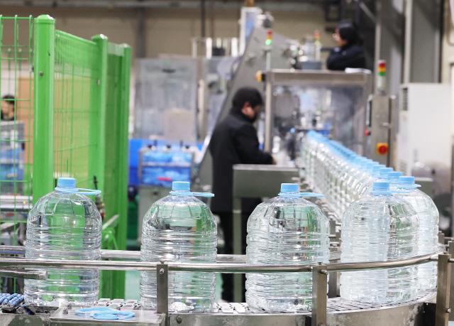 한 공장에서 요소수가 생산되고 있다 사진연합뉴스