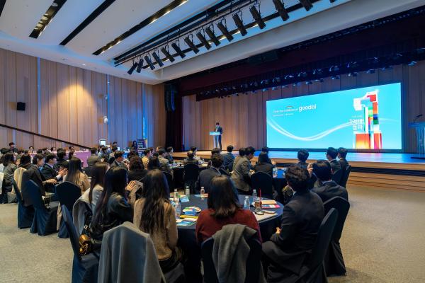 한국콜마는 지난 23일 서울 서초구 종합기술원에서 구다이글로벌 및 계열사 브랜드 임직원들과 함께 선케어 제품 누적 판매 1억개 돌파와 동반성장을 기념하는 오버 더 레인보우 오브 구다이를 개최했다 사진한국콜마