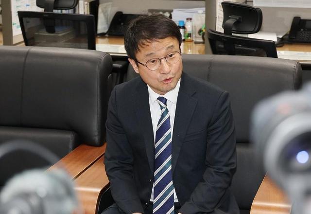 한병도 더불어민주당 원내대표가 24일 전북특별자치도의회에서 기자간담회를 하고 있다 사진연합뉴스