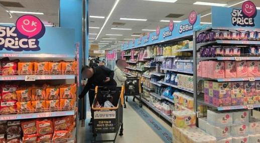 Đại chiến 5.000 won tại Hàn Quốc: Từ lợi nhuận tỷ đô đến trào lưu hạnh phúc giá rẻ