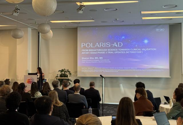 아리바이오의 경구용 알츠하이머병 치료제 ‘AR1001’의 글로벌 임상 책임연구자인 샤론 샤 스탠퍼드대 치매센터장이 알츠하이머·파킨슨병 국제학회ADPD 2026에 참석해 발표하고 있다사진아리바이오
