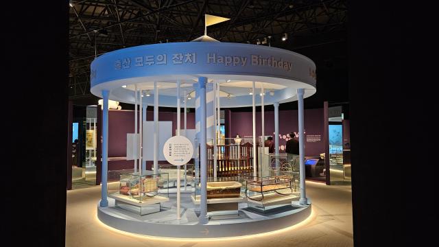 In the special exhibition “Happy Birthday” careful attention was also given to auditory effects with sounds such as a baby crying and a music box playing heard throughout the gallery AJP Lee Jung-woo 