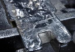 트럼프 美, 세계 최저 금리 가야…2%포인트는 더 낮춰야