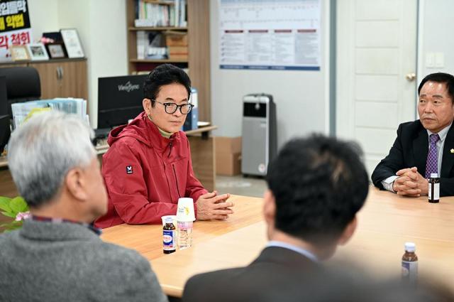 이철우 경북도지사 예비후보가 24일 의성 당협을 방문해 현장 행보를 이어가고 있다 사진이철우 경북도지사 예비후보 캠프