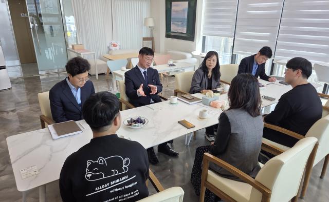 전라남도교육청 전남광주교육행정통합추진단이 24일  전국교직원노동조합 전국학교비정규직노동조합 전남교사노조를 차례로 찾아 교육행정 통합 추진과 관련한 목소리를 청취했다사진전남교육청