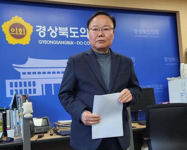 김재원 경북도지사 예비후보가 24일 경북도의회에서 기자회견을 갖고 ‘경상북도 행정혁신’ 4대 전략을 발표하고 있다 사진연합뉴스