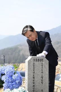 김태흠 충남지사, 서해수호의 날 맞아 국립대전현충원 참배