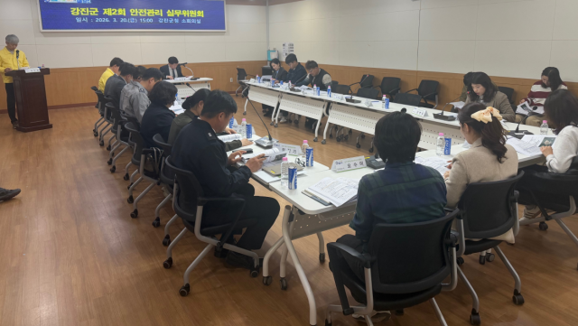 강진군은 지난 20일 군청 소회의실에서 ‘34월 지역축제 및 행사 안전관리 실무위원회’를 열었다사진강진군