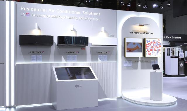 가정용 벽걸이 에어컨 LG 아트쿨 AI와 LG 듀얼쿨 AI이 이탈리아 밀라노에서 24일 개막한 MCE 2026에서 우수상을 받았다 사진LG전자