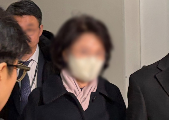 한학자 총재의 전 비서실장인 정원주씨가 경찰 조사를 마친 후 지난해 12월 28일 서울 서대문구 경찰청을 나서고 있다 사진연합뉴스