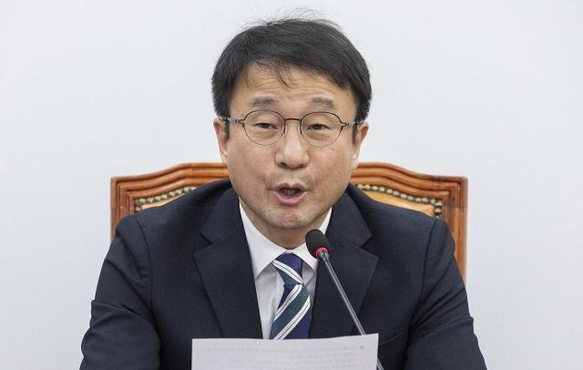 한병도 더불어민주당 원내대표가 24일 국회에서 열린 원내대책회의에서 발언하고 있다 사진연합뉴스