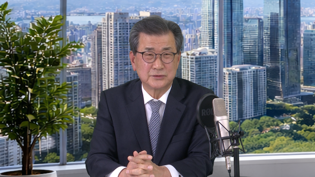 지난 13일 이시종 전 충북지사가 아주경제 본사 ABC 스튜디오를 방문해 대한민국 리더에게 묻는다에 출연했다 사진아주경제 
