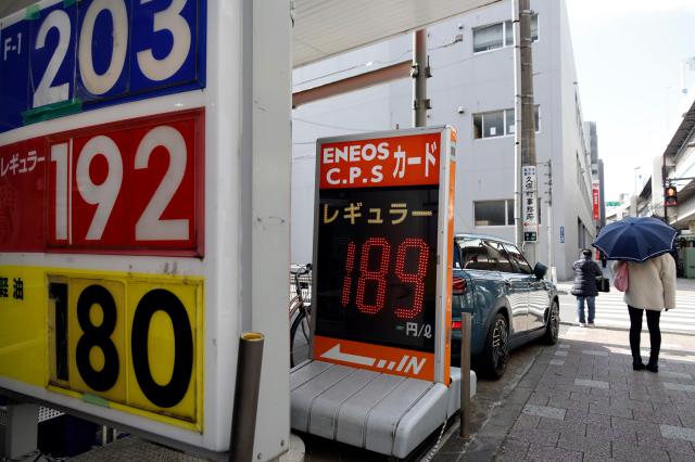 지난 16일 일본 도쿄의 한 주유소사진EPA연합뉴스