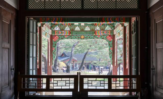 Changdeokgung Palace opens doors and windows to usher in spring