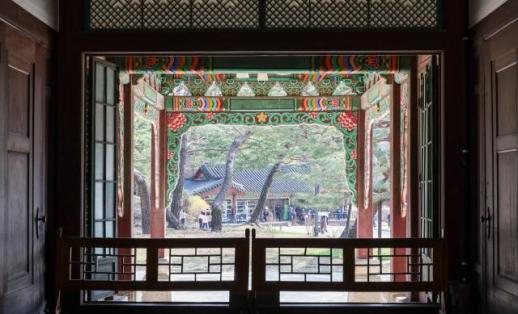 Changdeokgung Palace opens doors and windows to usher in spring