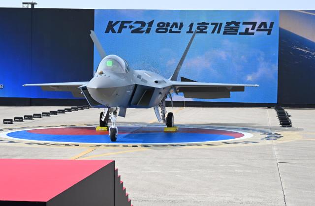한국형 전투기 KF-21 양산 1호기 모습사진경남도