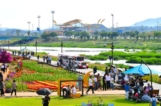 전라남도는 12·29 여객기 참사 이후 장기화된 무안국제공항 폐쇄로 어려움을 겪는 지역 여행업계의 경영 회복과 지역관광 활성화를 위해 체류형 여행상품 개발 지원사업을 추진한다사진전남도