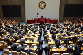 Most top officials got richer last year