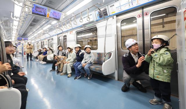 Elementary school students practice emergency procedures on an electric train at Incheon Transit Corporations Gyulhyeon Depot in Gyeyang-gu Incheon March 25 2026 Yonhap
