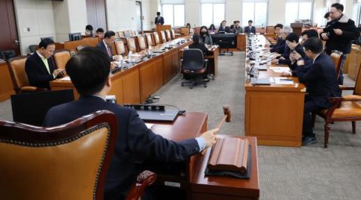 5월 1일 노동절 법정 공휴일 지정법, 국회 행안위 통과…올해부터 시행