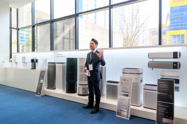 조영 세스코 사업개발팀장이 26일 서울 상일동 세스코 본사에서 다중이용시설용 세스코 솔루션에 관해 설명하고 있다 사진세스코