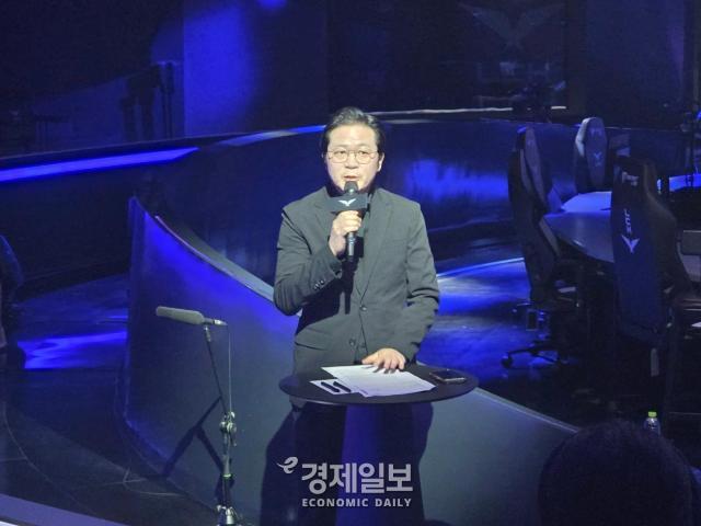 이정훈 LCK 사무총장이 2026 LCK 개막 미디어데이에서 인사말을 전하고 있다 사진류청빛 기자