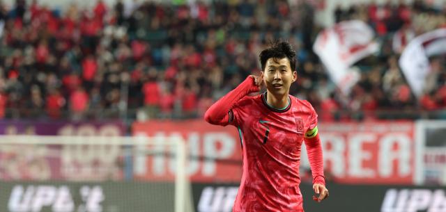 14일 대전월드컵경기장에서 열린 남자축구 국가대표 A매치 평가전 대한민국과 볼리비아의 경기 손흥민이 골을 넣은 뒤 세리머니를 하고 있다 사진연합뉴스