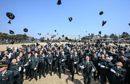 Nearly 800 cadets commissioned in Iksan