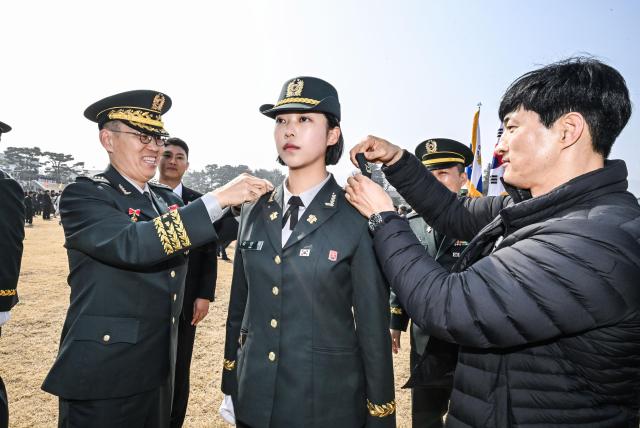ROK Army Chief of Staff Gen Kim Gyu-ha pins rank insignia on a newly commissioned non-commissioned officer NCO alongside the officer’s parents during a commissioning ceremony for the Army’s 26-1st class at the Army Non-Commissioned Officer Academy in Iksan North Jeolla Province on March 26 2026 Yonhap 20260326