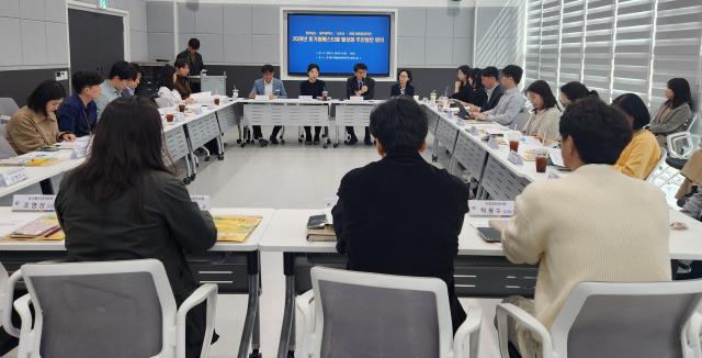 전라남도는 ‘2026 빛가람 페스티벌’의 성공적 개최와 상생협력 방안을 논의하기 위해 지난 26일 나주 빛가람 복합문화체육센터에서 이전공공기관회의를 열었다사진전남도