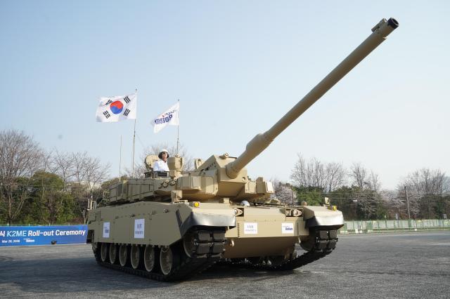 Hyundai Rotem unveils prototype of modified battle tank for Middle East exports