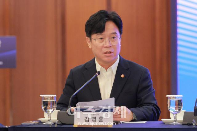 김영훈 고용노동부 장관사진유대길 기자 dbeorlf123ajunewscom