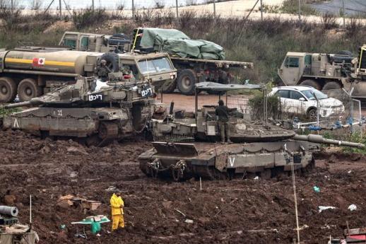 트럼프, 중동에 최대 1만명 추가 증파 검토…이란 협상 압박 병행