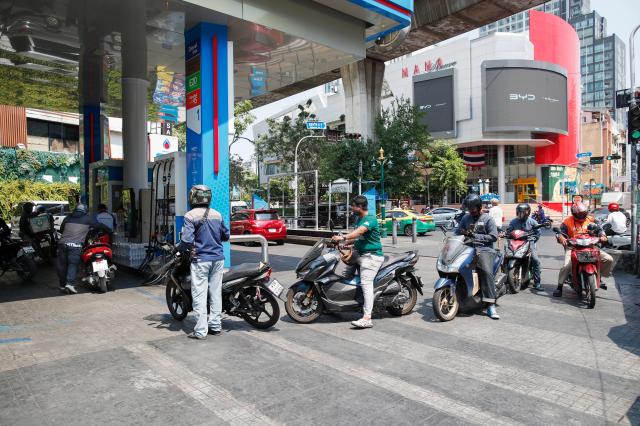 Motorcyclists queue to refuel at a petrol station in Bangkok Thailand March 26 2026 Retail fuel prices in Thailand soared sharply by six baht 018 US dollars or 016 euro per liter on March 26 2026 after the state Oil Fuel Fund Executive Committee cut subsidies for diesel and petrol prices following the escalation of the Middle East conflict causing diesel prices to jump by 18 percent EPA-Yonhap