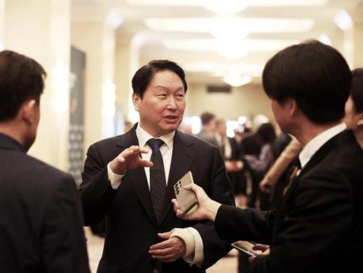 회장이 직접 뛰는 베트남 에너지전…SK, LNG 넘어 전력망·원전까지 에너지 플랫폼 키운다