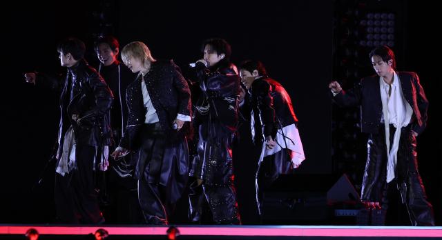 그룹 방탄소년단BTS이 21일 서울 광화문 광장에서 정규 5집 아리랑ARIRANG 발매를 기념해 무료 공연 BTS 컴백 라이브 아리랑BTS THE COMEBACK LIVE｜ARIRANG을 열고 있다 사진연합뉴스 