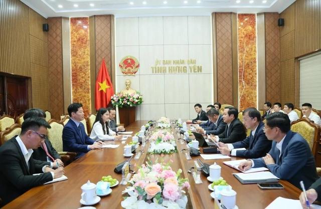 삼성홈 대표단과 흥옌성 관계자들이 워크숍을 진행하는 모습 사진베트남 공식 기관지